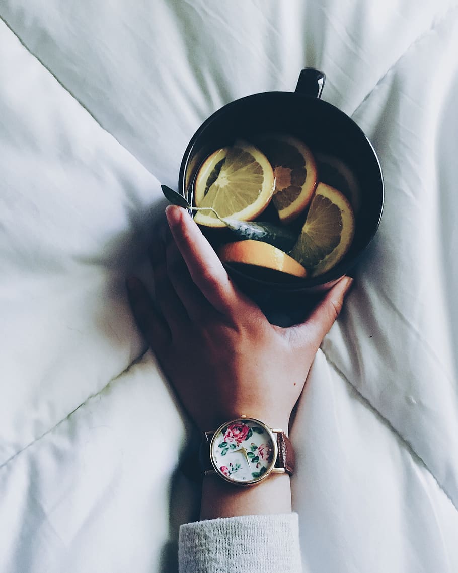 hand, black, cup, mug, lemon, fruit, drink, tea, white, bed HD wallpaper