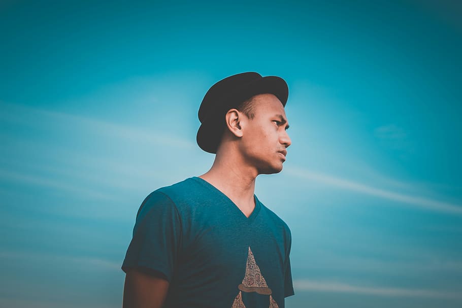 man in green V-neck shirt looking sideways during daytime, man wearing blue V-neck t-shirt HD wallpaper