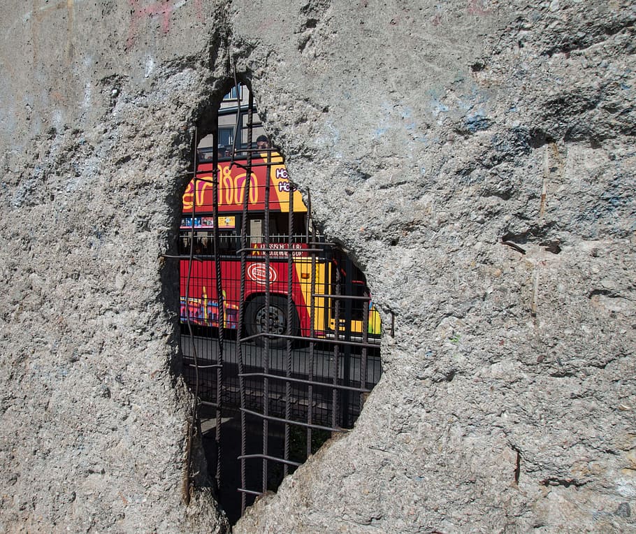 wall, berlin, bus, berlin wall, fragment, history, germany HD wallpaper