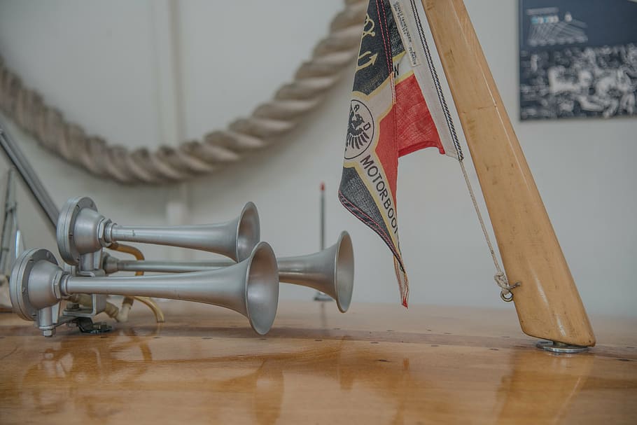 boot, horn, warning, risk, note, attention, currency, flag HD wallpaper