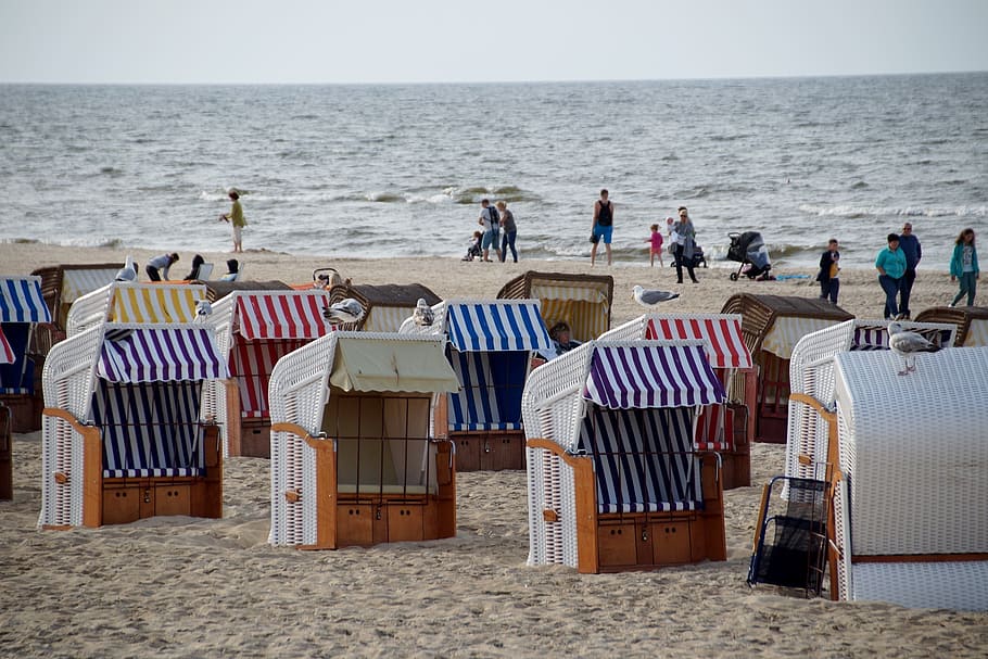 beach, trash, wicker baskets, beach baskets, sea, holidays HD wallpaper