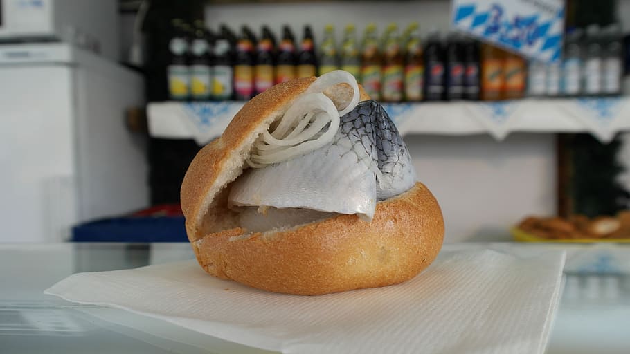 herring, herring bread, fish bread, sour, delicious, onion HD wallpaper