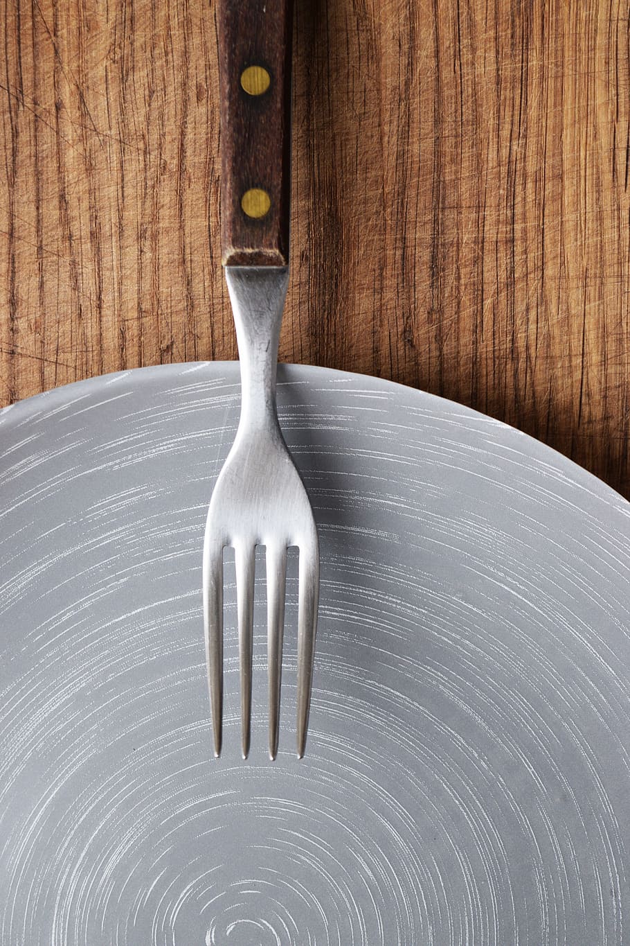 stainless steel fork with brown handle, plate, dish, menu design HD wallpaper