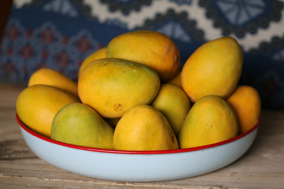 Mangoes in a Bowl, yellow mangoes on white and red plate, fruit HD wallpaper