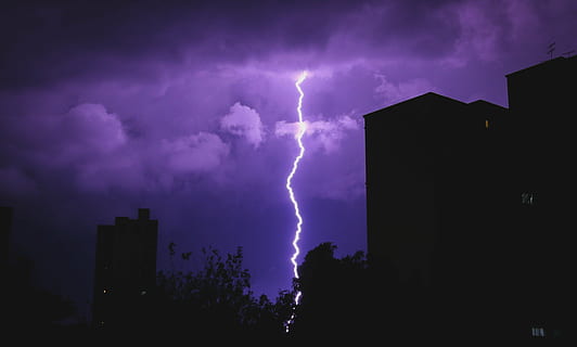 silhouette of buildings and lightning, cloudy sky, lighting HD wallpaper