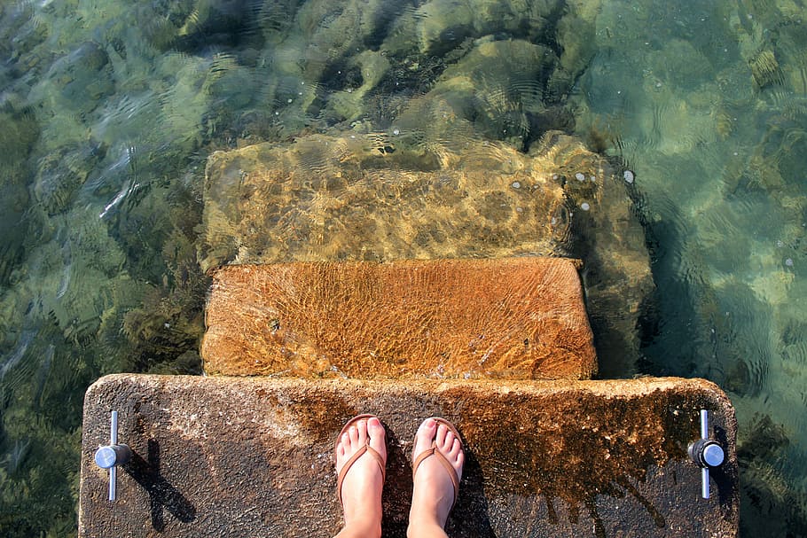 person in flip-flops beside body of water, sea, feet, sandals, HD wallpaper