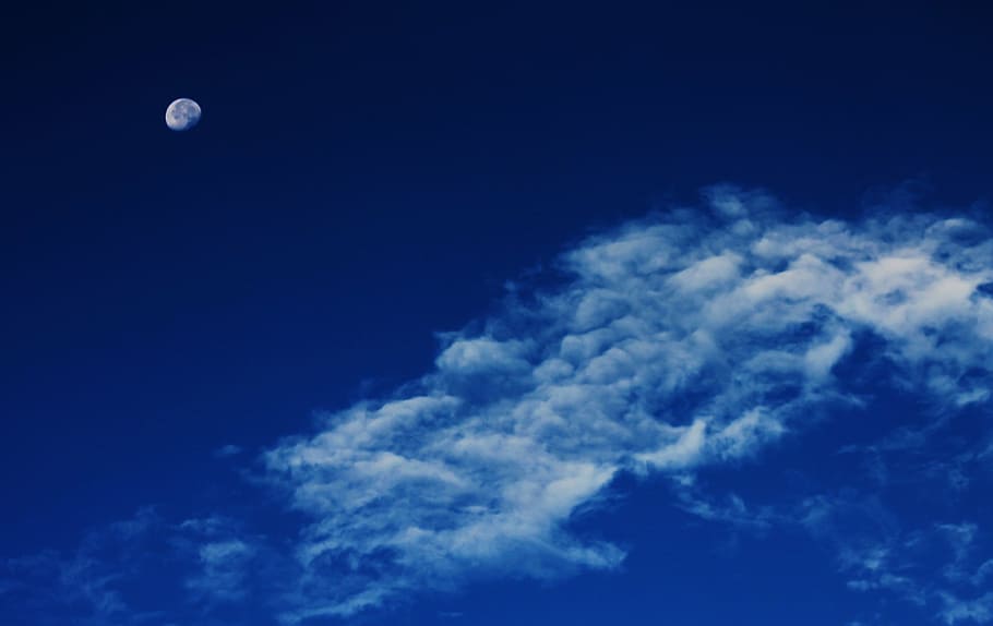 low-angle photo of sky with thin white clouds, moon, sky clouds HD wallpaper