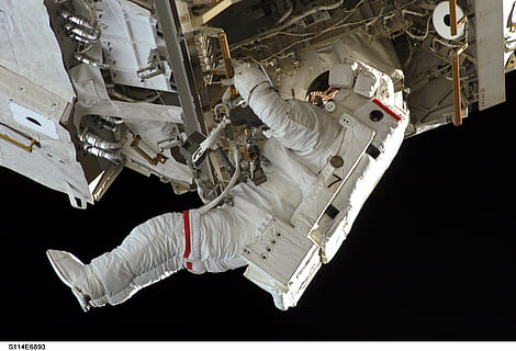 astronaut, spacewalk, space shuttle, discovery, tools, suit HD wallpaper