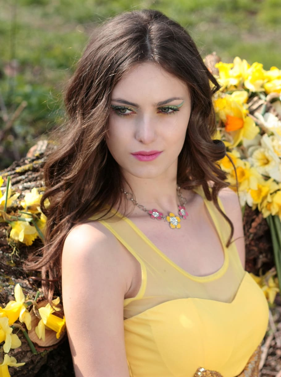 Girl, Daffodil, Yellow, Flowers, Spring, beauty, women, nature, HD wallpaper