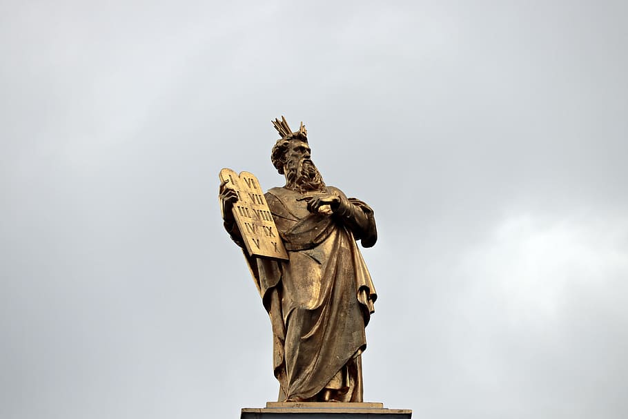 man holding book statue, moses, 10 commandments, golden statue HD wallpaper