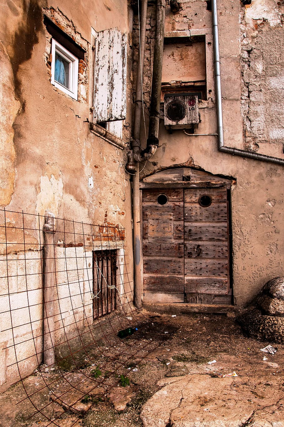 glimpse, old houses, door, old town, istria, croatia, historical centre