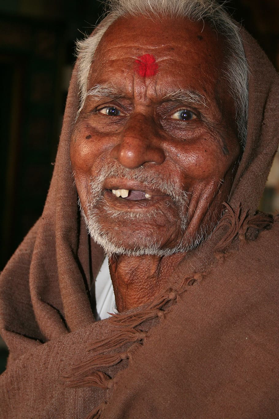 women wearing brown headscarf, priest, face, rajasthan, religion HD wallpaper