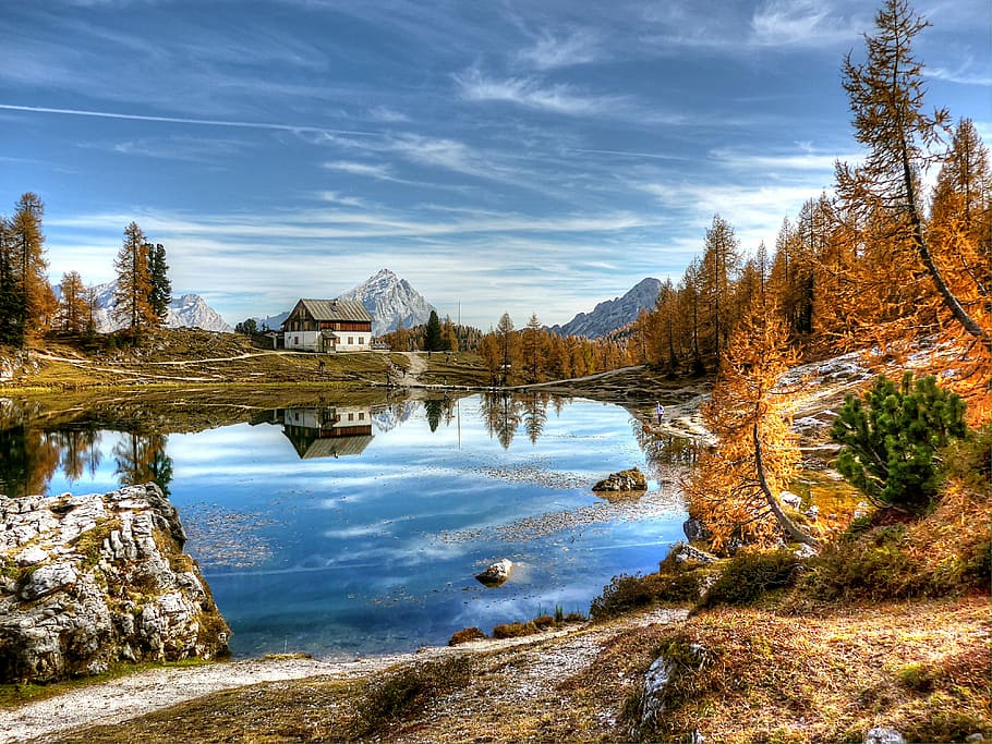 panoramic photography of house near body of water and mountain under blue skies at daytime HD wallpaper