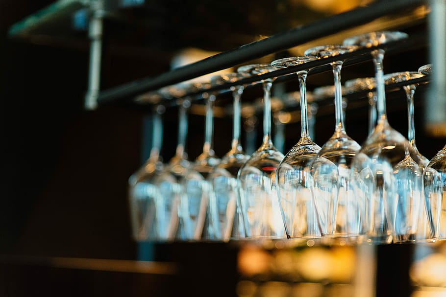 piled wine glass set hanging, clear glass goblet lot, bar, lights, HD wallpaper
