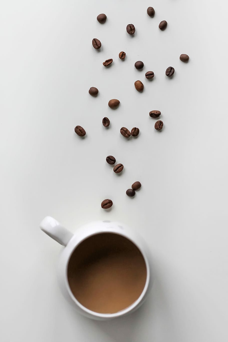 coffee beans and coffee filled mug, coffee seed and coffee in mug HD wallpaper