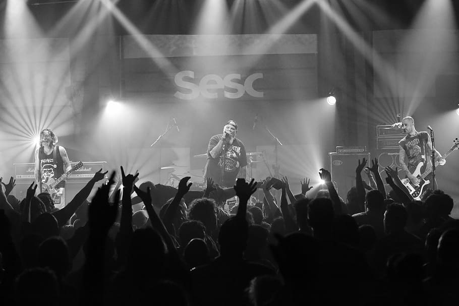 grayscale photography of music band, grayscale photo of concert HD wallpaper