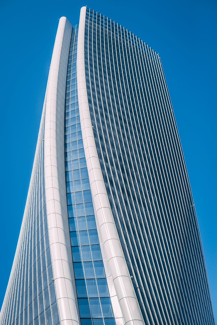 photo of white high-rise building, white building during daytime HD wallpaper