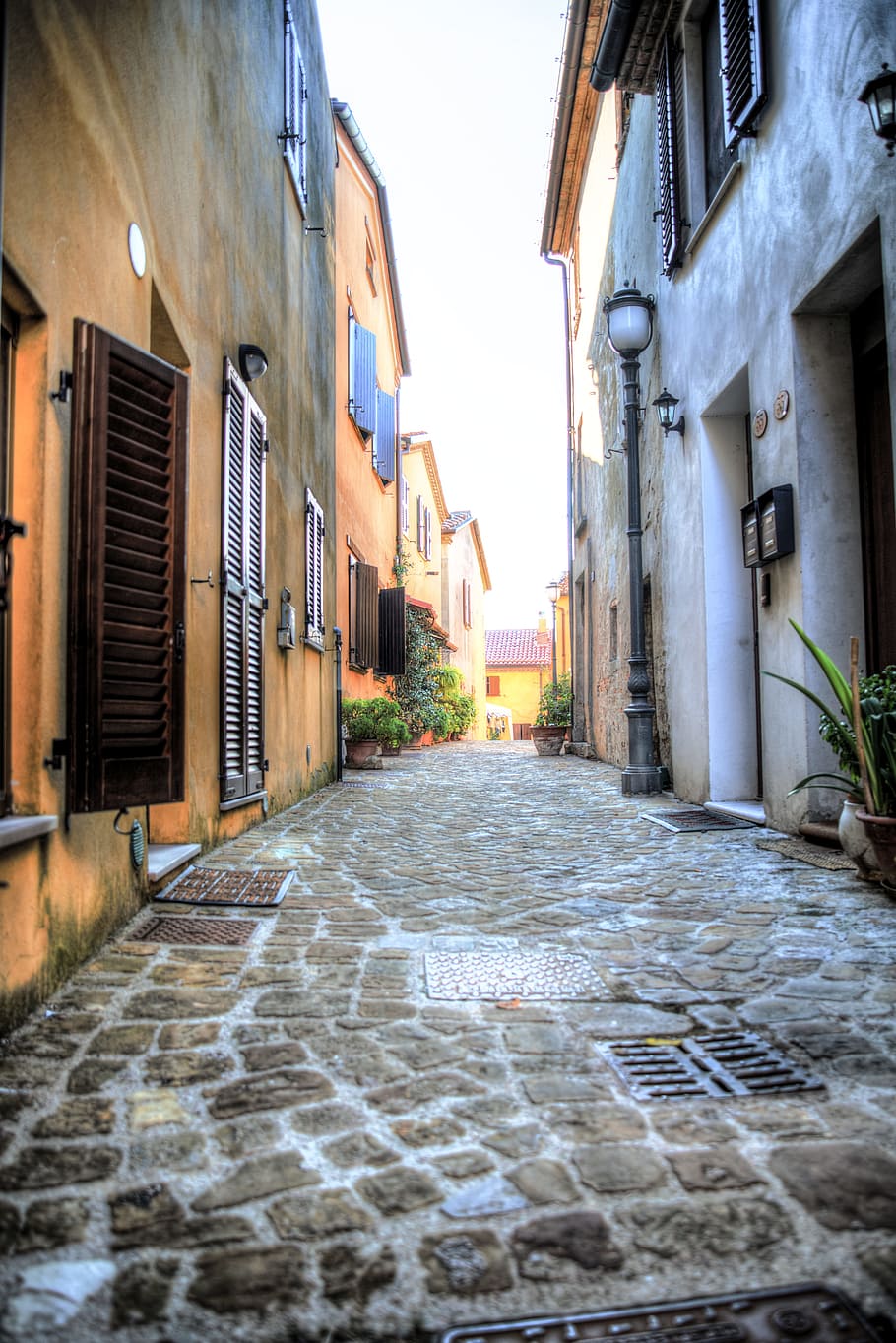 Gray Concrete Floor, alley, architecture, cobblestone, daylight HD wallpaper