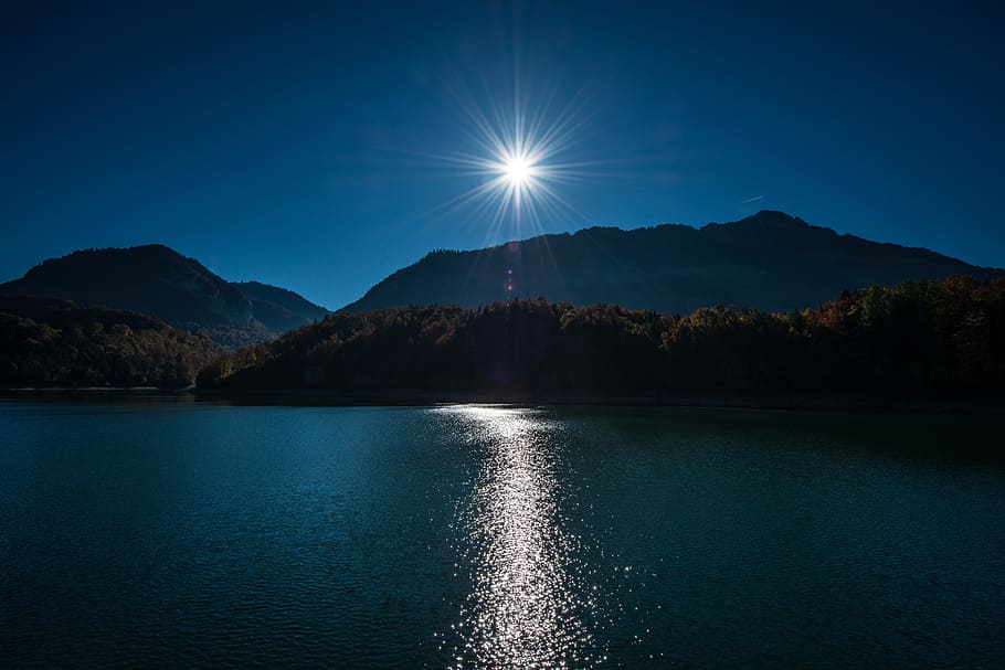 clear blue water at night, sky, moon, light, mountain, highland HD wallpaper