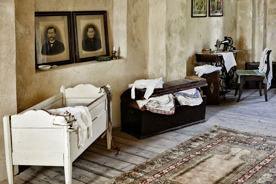 white crib beside black wooden chest, sewing machine, wash truhe HD wallpaper