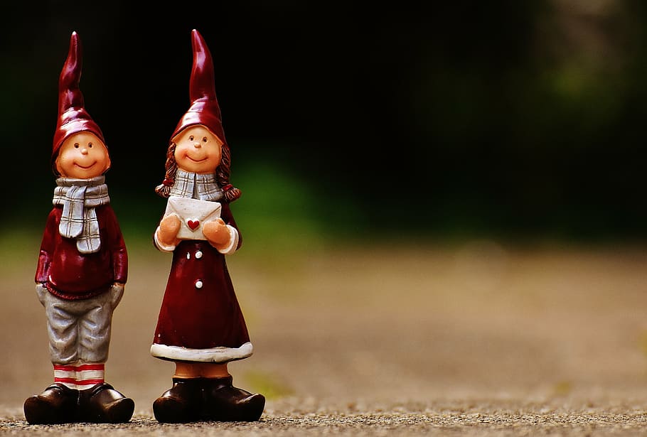 red boy and girl ceramic figurines, figures, heart, funny, winter HD wallpaper