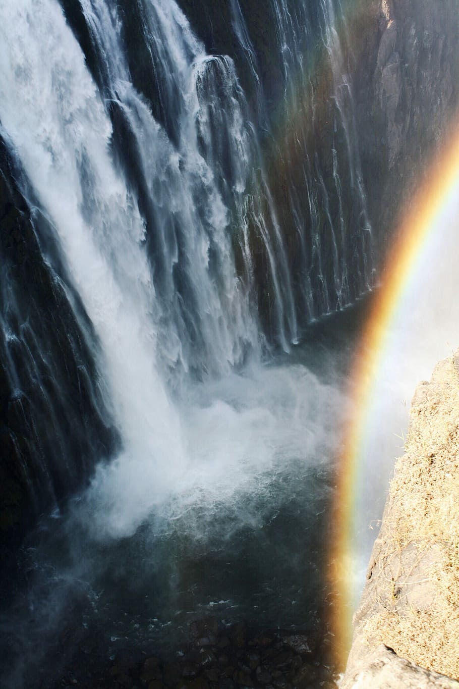 ragging waterfalls, selective focus photography of waterfalls HD wallpaper