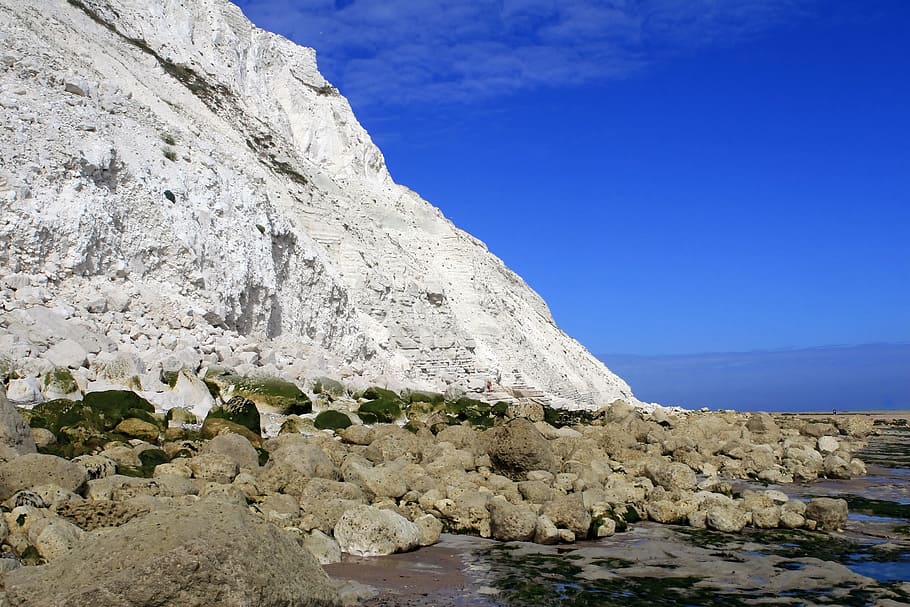 mountain cliff near body of water, beach, beachy, beachyhead HD wallpaper
