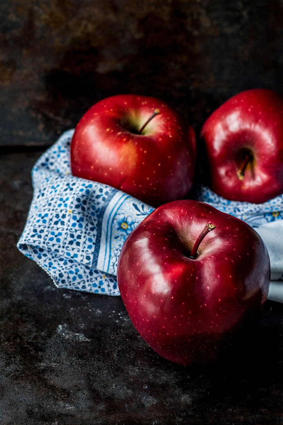 red, apple, fruit, food, juicy, health, healthy eating, wellbeing HD wallpaper