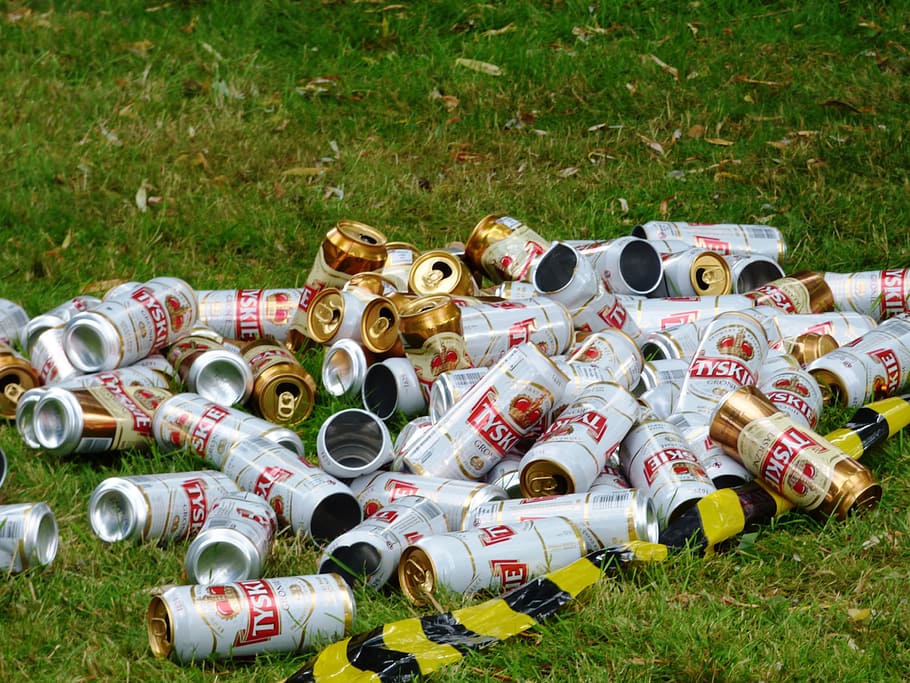 empty cans on grass field, garbage, rubbish, litter, the purity of the, HD wallpaper