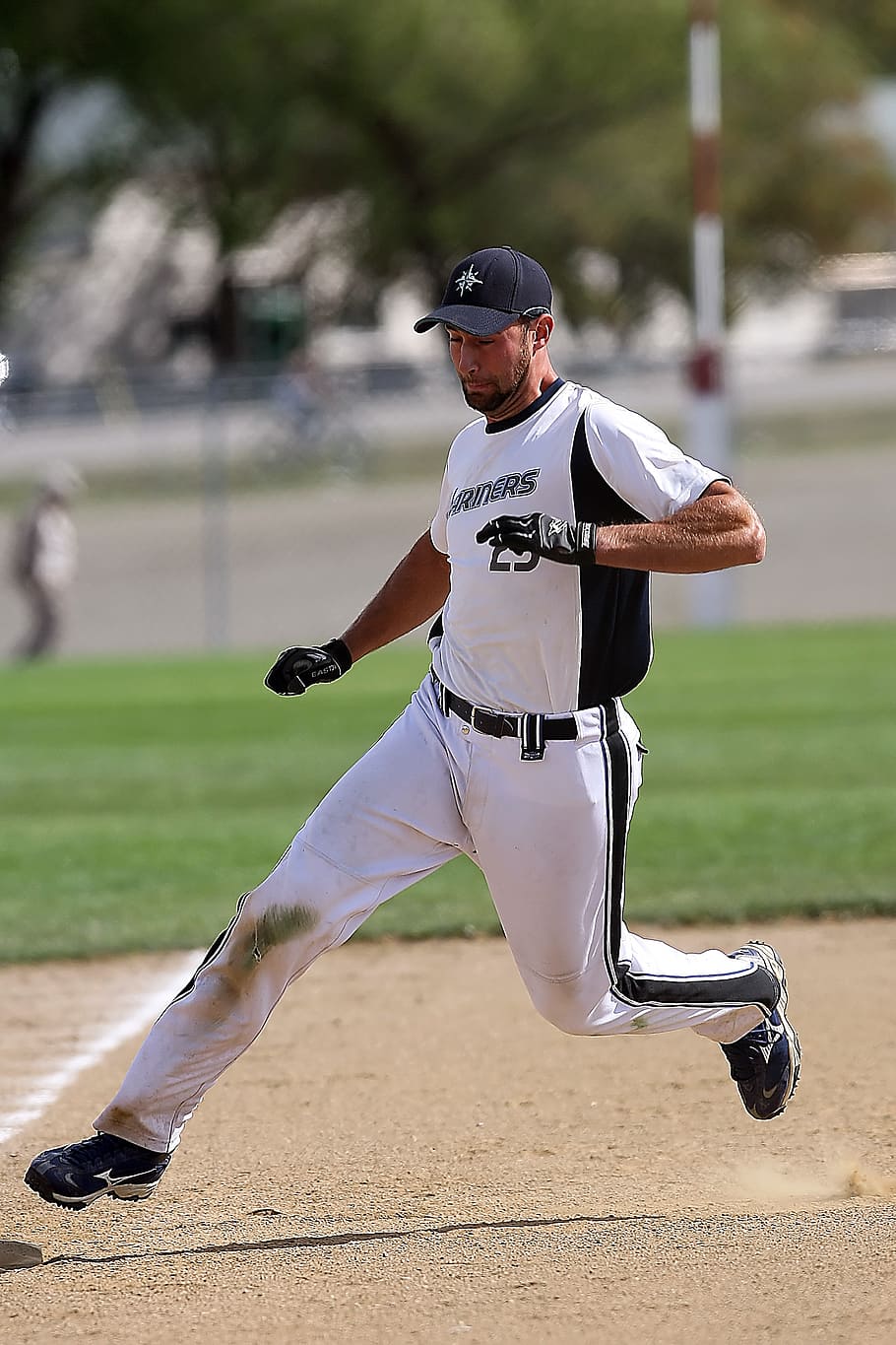 softball, men, runner, game, player, field, man, recreation HD wallpaper