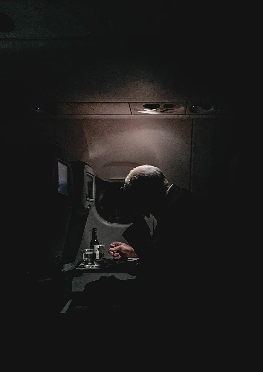 person sitting inside airplane, man sitting inside the plane photo HD wallpaper