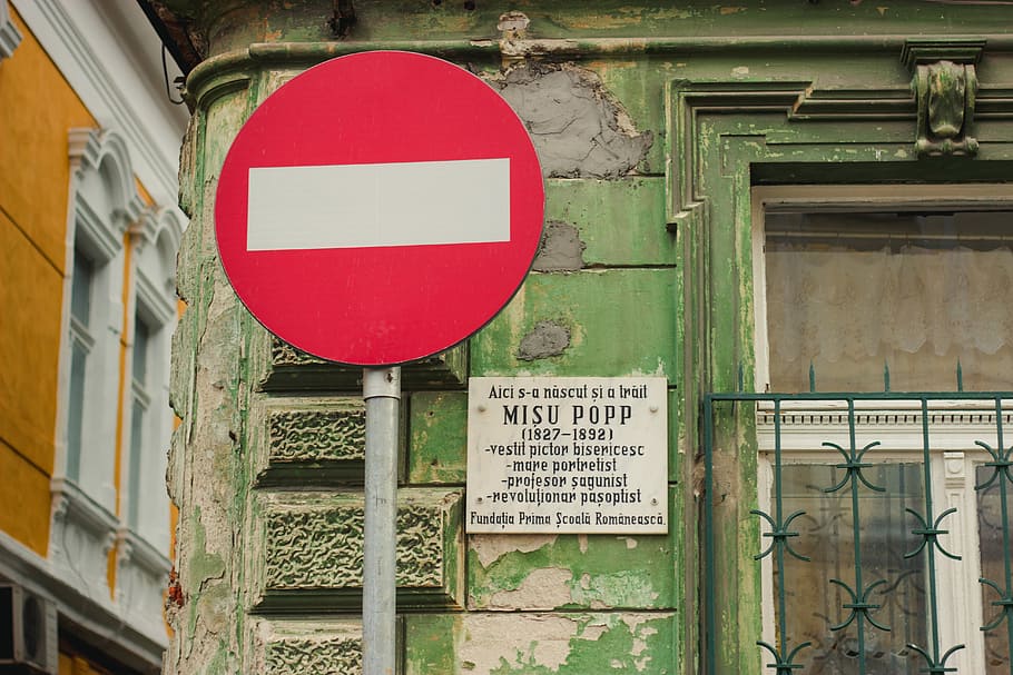 A piece of history, white and red road signage near Misu Popp-printed signage HD wallpaper