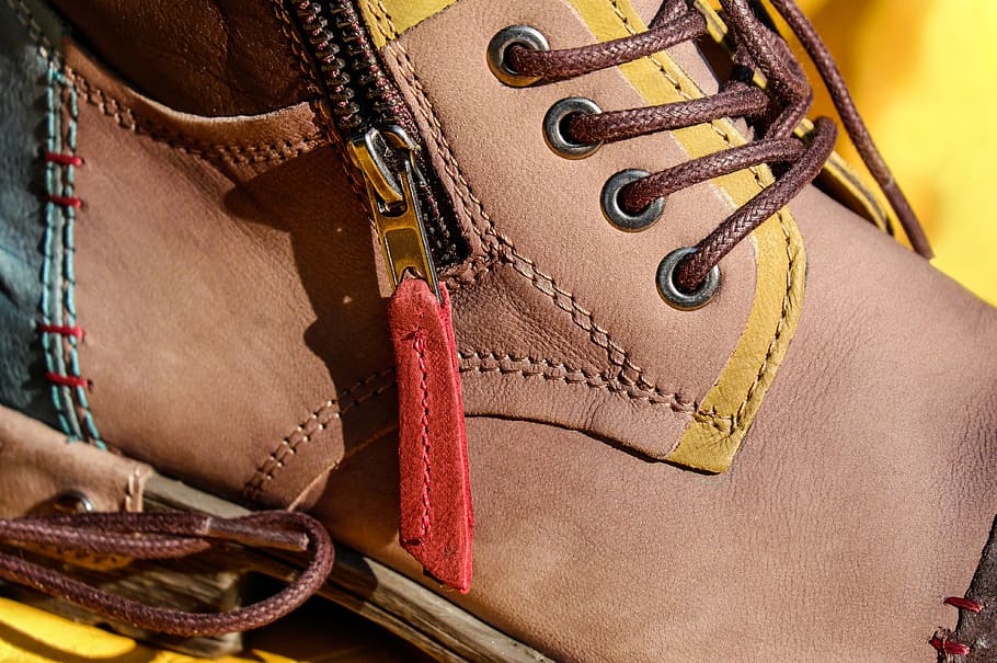unpaired brown leather side-zip lace-up shoe, leather shoe HD wallpaper