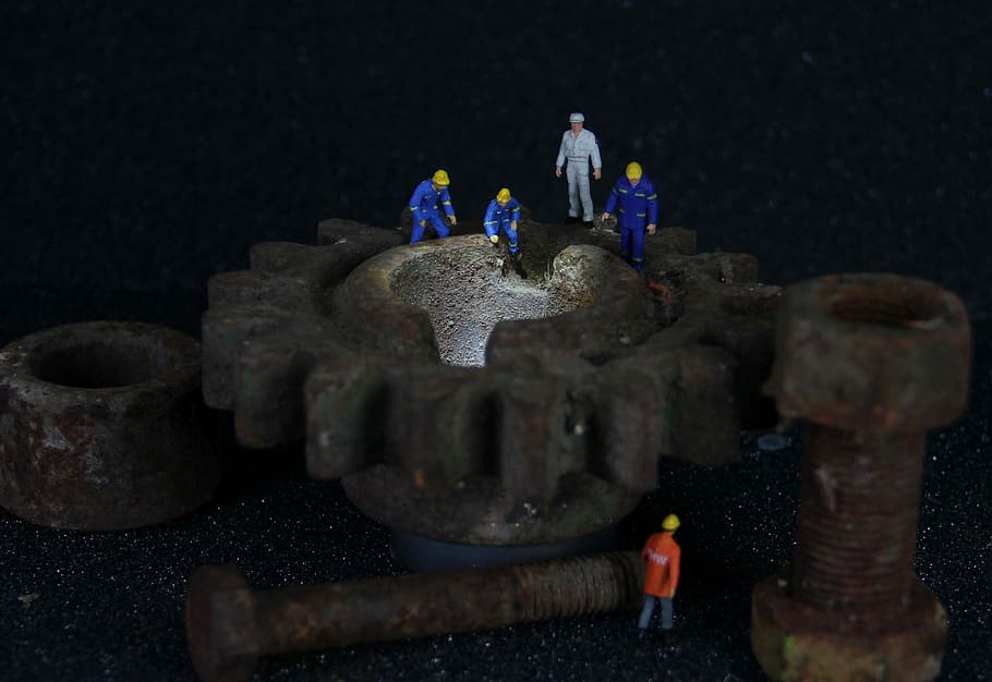 five men miniatures on gray steel axle, industry, mechanics, miniature figures, HD wallpaper