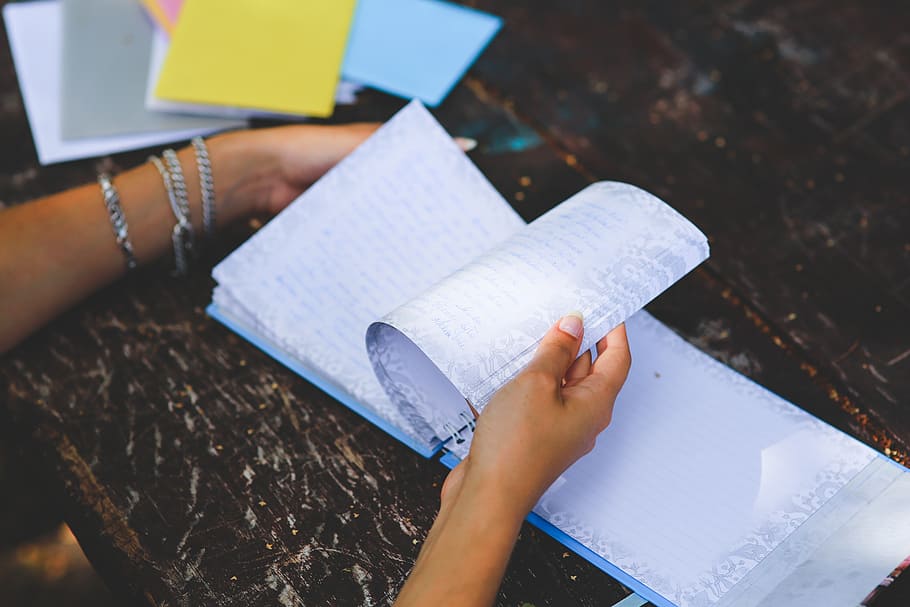 person holding notebook, hands, read, reading, pages, notes HD wallpaper