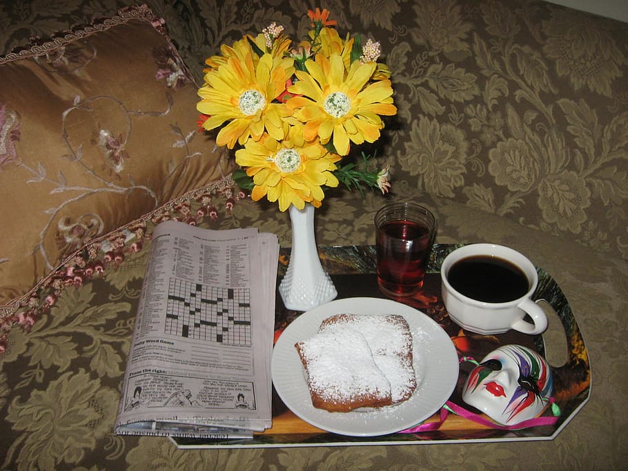 breakfast, breakfast tray, coffee, beignets, chaise, chaise lounge HD wallpaper