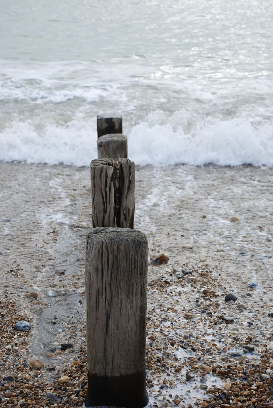 beach, pebbles, seaside, shore, wooden posts, waves, tide, shingle HD wallpaper