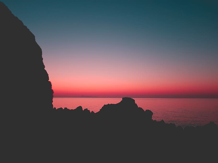 silhouette of cliff and sea, silhouette photo of mountain, sunset HD wallpaper
