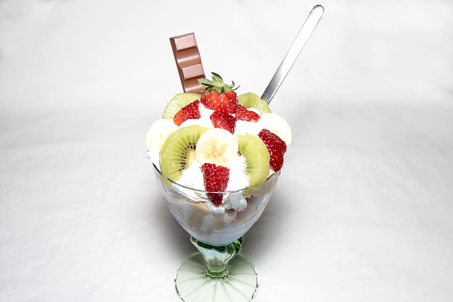 fruit salad on clear short-stem glass, ice, banana, kiwi, strawberry, HD wallpaper