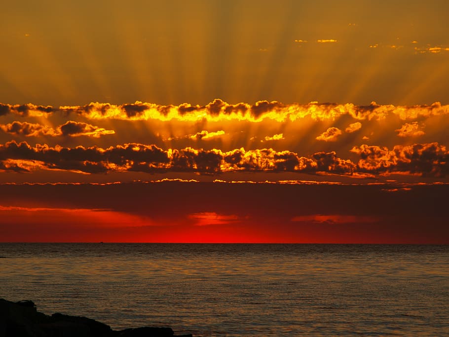 ocean at golden hour, sunbeam, sunset, water, clouds, sea, nature HD wallpaper