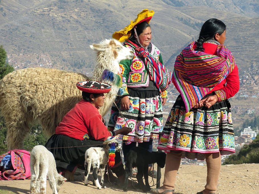 three women standing on cliff, Peru, Costume, Traditional, peruvian