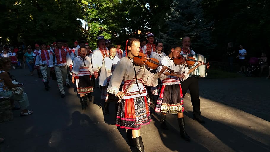 Folklore, Dance, Vocal, Violin, harmonica, entertainment, celebration HD wallpaper
