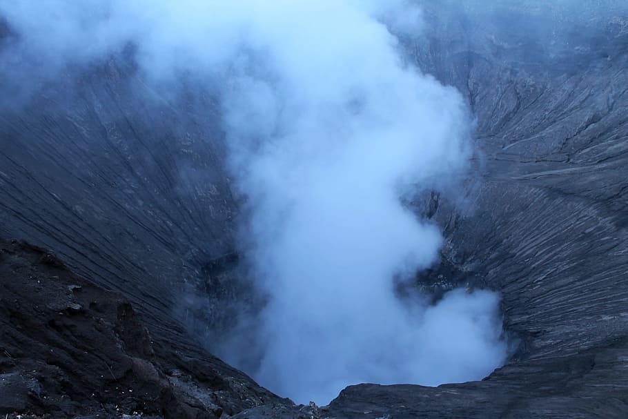 smoke coming out of volcano, gunung, bromo, east java, indonesia, HD wallpaper