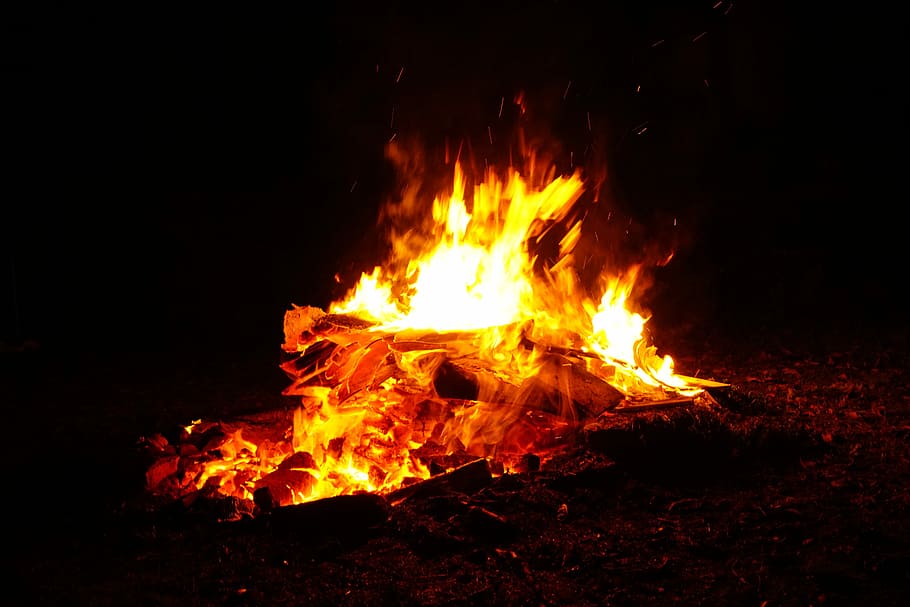 Flicker, Flames, Bonfire, Glow, Hot, cracking, popping, smokey HD wallpaper