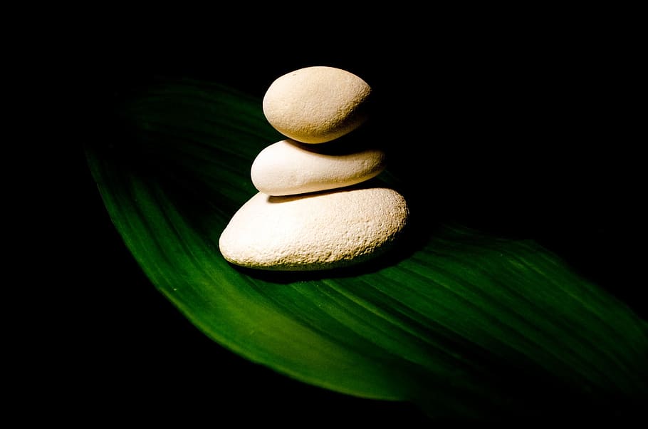stone, stones, pyramid, leaf, green, white, shadow, dark, black HD wallpaper