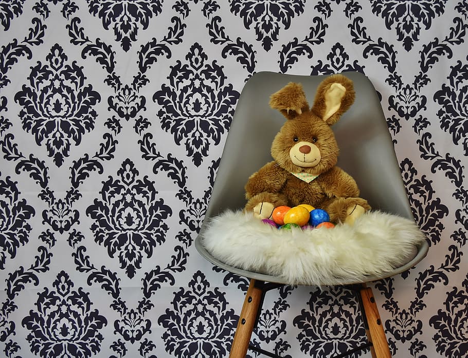 brown bear plush toy on gray leather chair, happy easter, easter bunny HD wallpaper