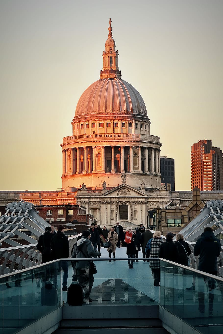 people walking near white concrete dome building at daytime, people walking near St. Paul's Cathedral HD wallpaper