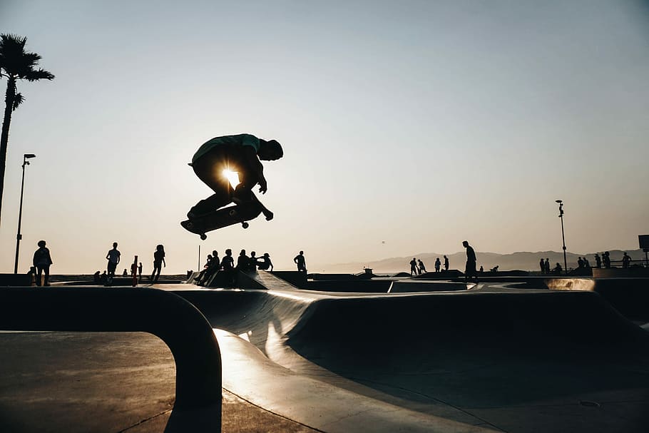 silhouette of man riding skateboard taken at daytime, silhouette photography of person playing skateboard, HD wallpaper