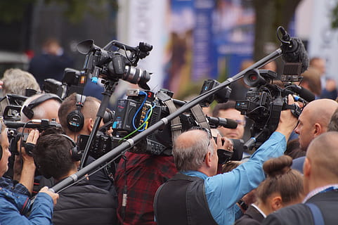 reporter lot, camera, crowd, group, people, filming, cameraman HD wallpaper