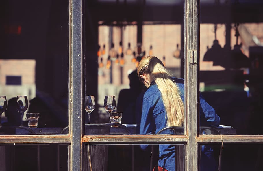 women's wearing blue dress shirt, restaurant, waitress, waiter HD wallpaper